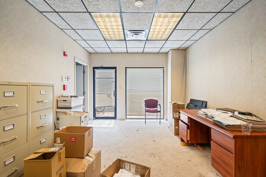 More Photos Of 7705 Quaker Ave, Lubbock Freestanding For Lease