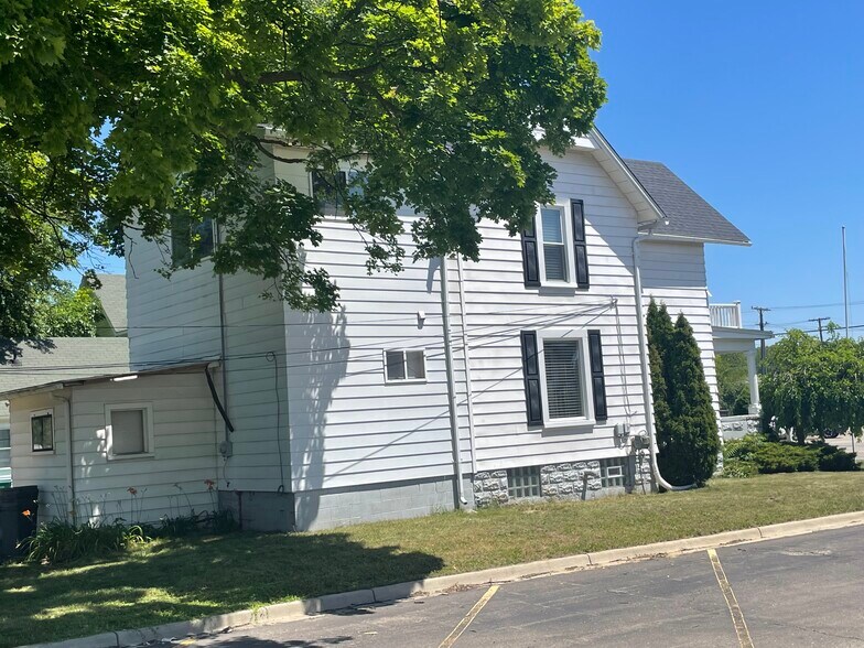 More Photos Of 11058 Shook Rd, Romulus Office Residential For Sale