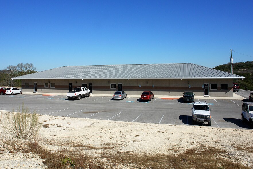 More Photos Of 32685 Highway 281 N, Bulverde Office For Sale