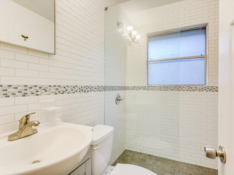 More Photos Of 3203 Lafayette Ave, Austin Specialty For Sale