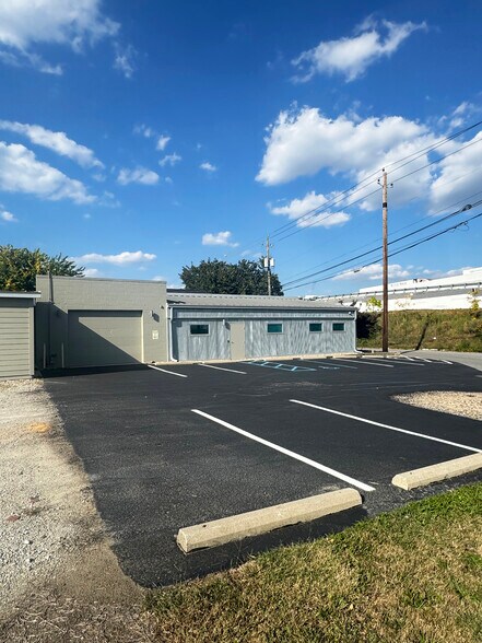 More Photos Of 220 N Davidson St, Indianapolis Research And Development For Lease