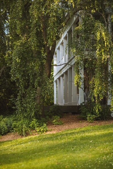 More Photos Of 3805 Main St, Stone Ridge Hotel For Sale