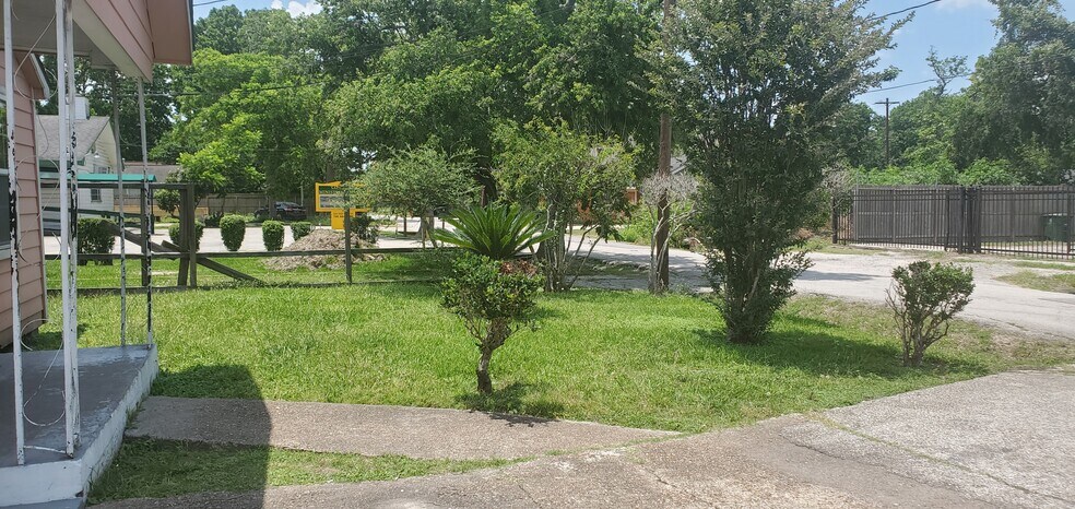 Primary Photo Of 404 E 37th St, Houston Land For Sale