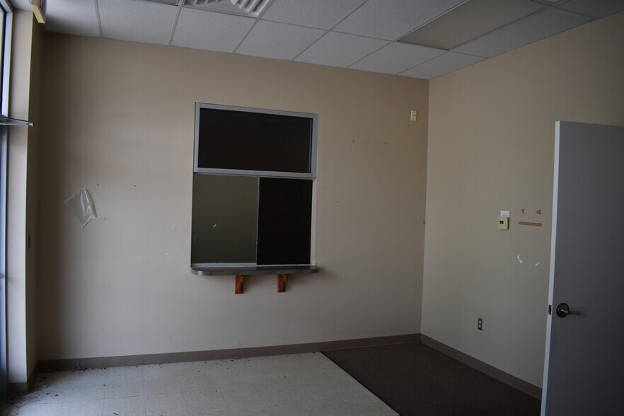 More Photos Of 1760 Decherd Blvd, Decherd Medical For Lease