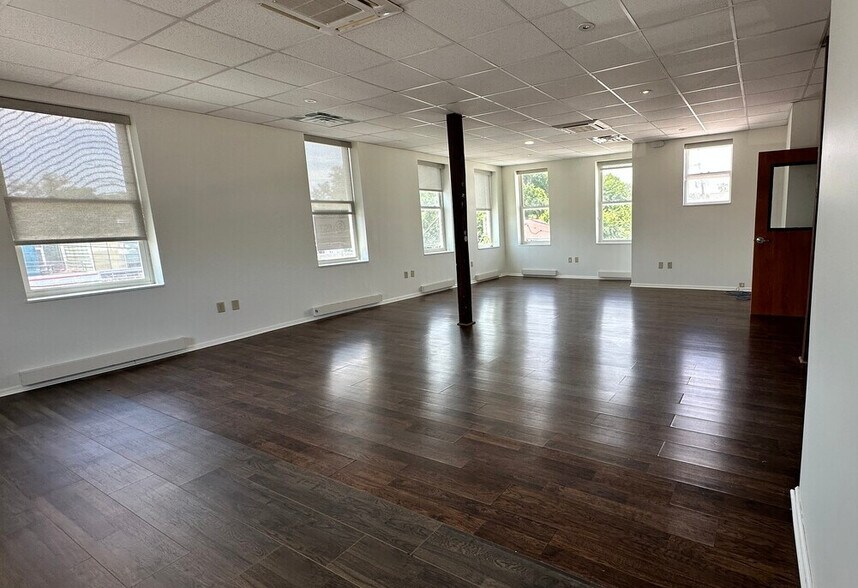 More Photos Of 404 W 75th St, Kansas City General Retail For Sale
