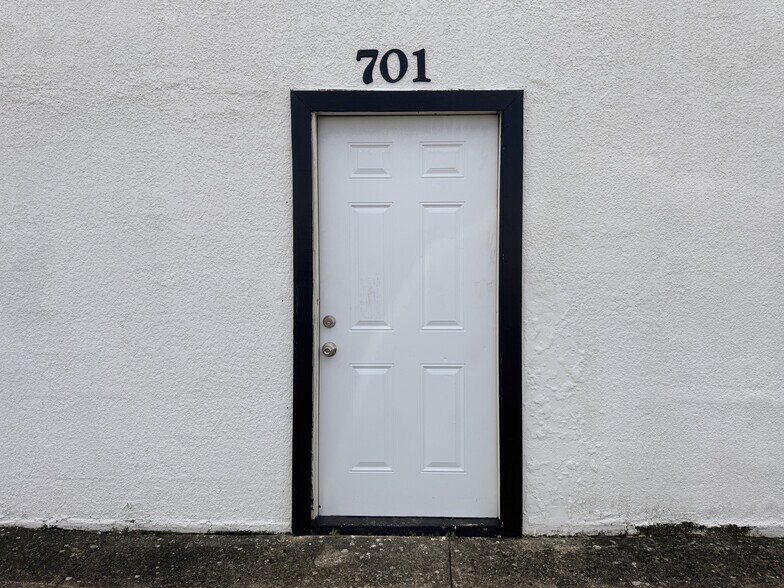 More Photos Of 701 W King St, Cocoa Warehouse For Sale