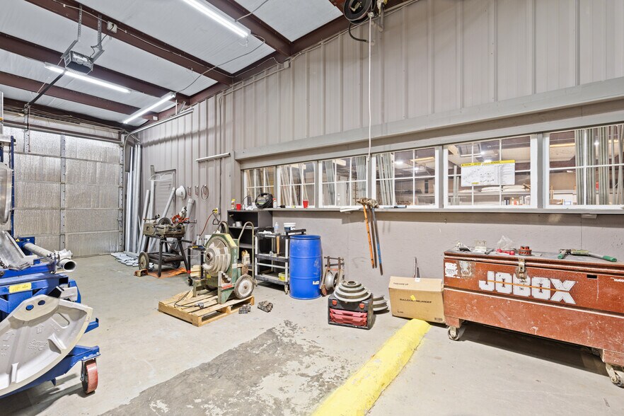 More Photos Of 3698 E Marshall Ave, Longview Warehouse For Lease