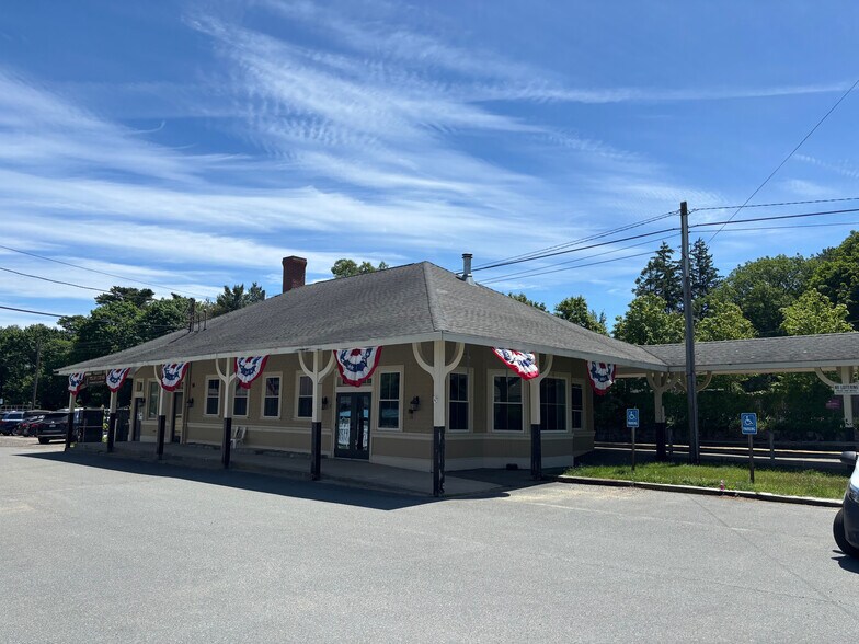 Primary Photo Of 3 Oak St, Beverly Restaurant For Sale