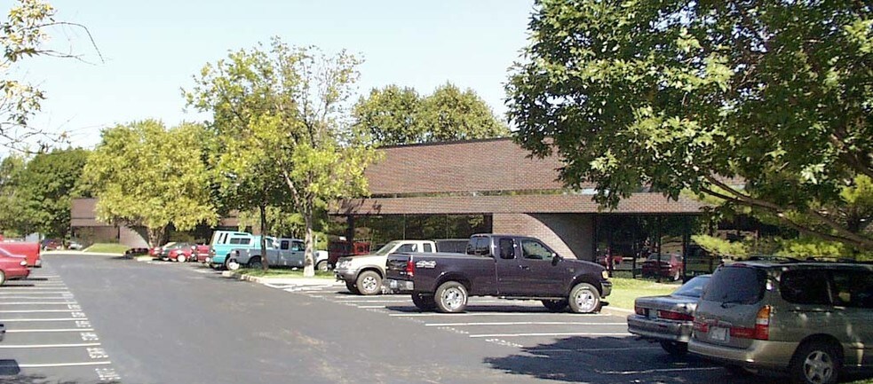 More Photos Of 4090 Wedgeway Ct, Earth City Research And Development For Lease