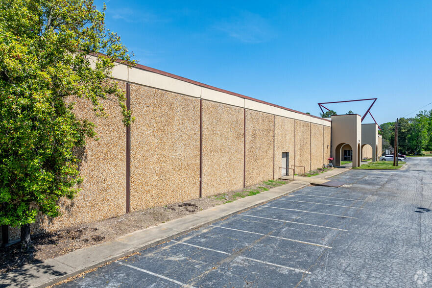 Primary Photo Of 5255 Fulton Industrial Blvd SW, Atlanta Warehouse For Sale