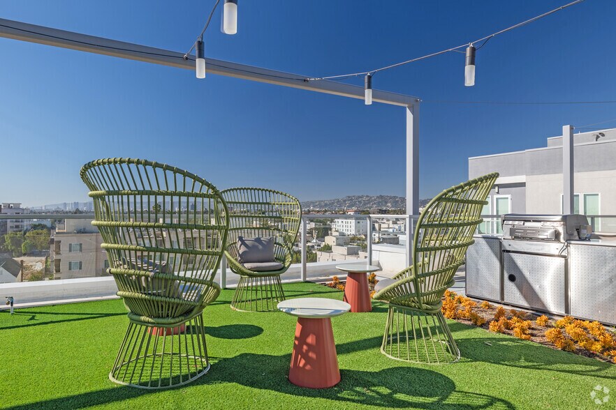 More Photos Of 988 S Manhattan Pl, Los Angeles Apartments For Lease