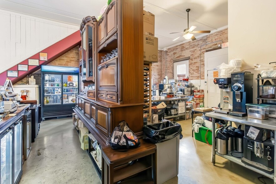 More Photos Of 709 Chestnut St, Bastrop Storefront Retail Residential For Sale