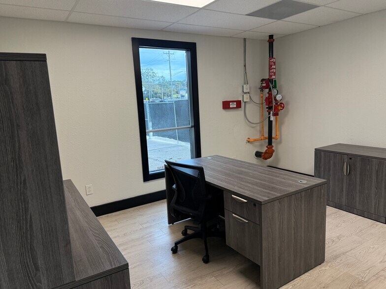 More Photos Of 6565 Beach Blvd, Jacksonville Loft Creative Space For Lease