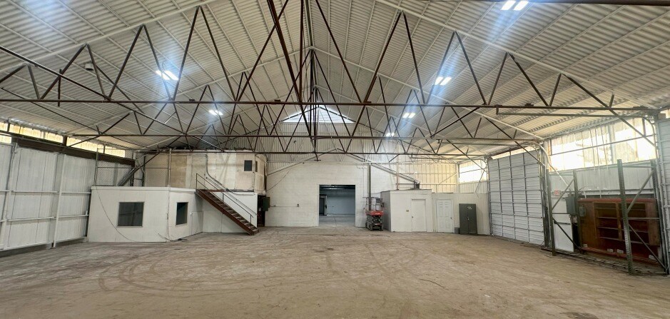 More Photos Of 3401 N Sylvania Ave, Fort Worth Warehouse For Lease