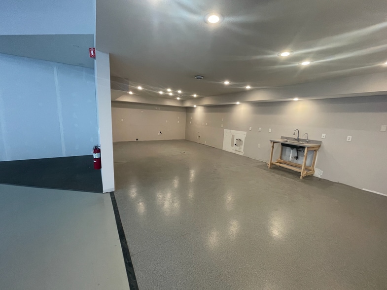 More Photos Of 3113 S Lynn Ave, Minneapolis Research And Development For Lease