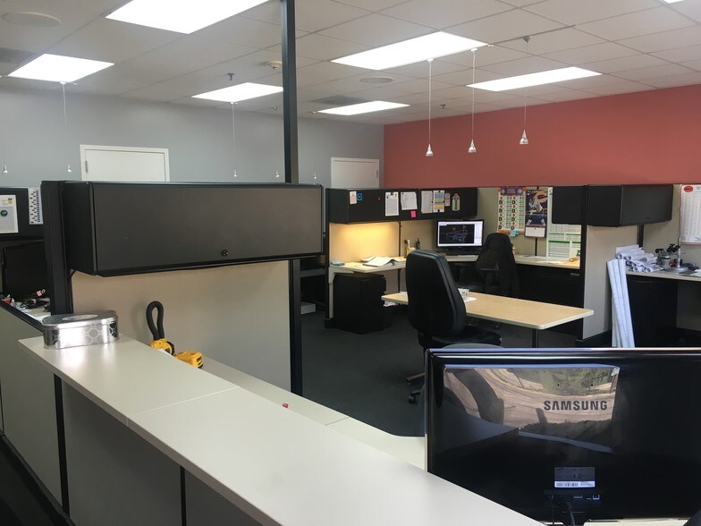 More Photos Of 1001 Entry Dr, Bensenville Warehouse For Lease