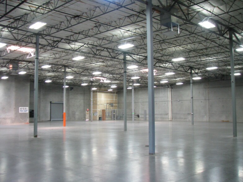 More Photos Of 3225 W Post Rd, Las Vegas Warehouse For Lease