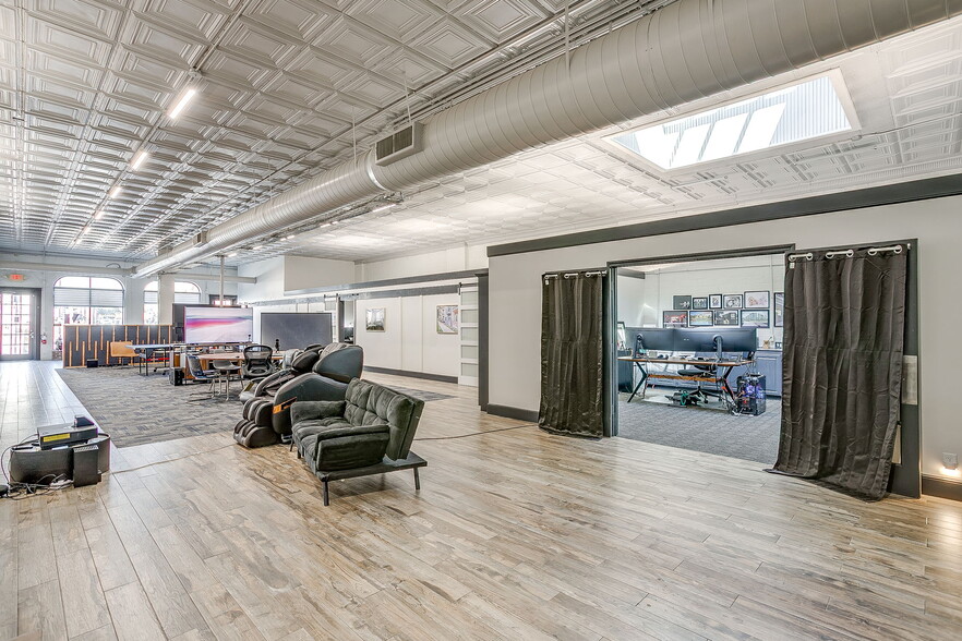 More Photos Of 215-219 S Main St, Fort Worth Storefront Retail Office For Lease