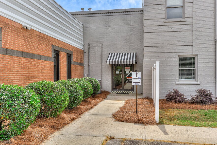 More Photos Of 1089 Augusta Rd, Warrenville Office For Lease