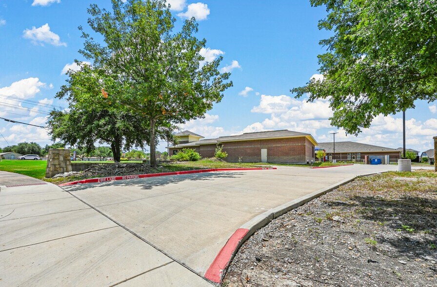 More Photos Of 1001 Travis Ranch Blvd, Forney Freestanding For Sale