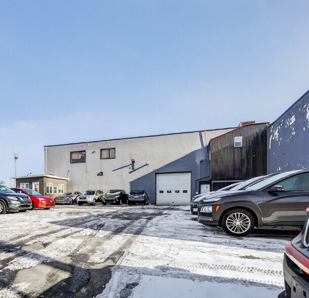 More Photos Of 3812 Rue Jarry E, Montréal Auto Repair For Sale