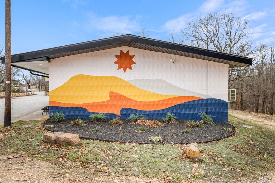 More Photos Of 14733 Dutchmans Dr, Rogers Hotel For Sale