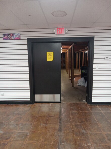 More Photos Of 4950 S Broadway St, Wichita Freestanding For Lease