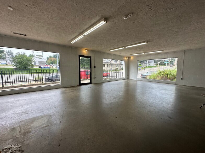 More Photos Of 322 W 3rd St, Bloomington General Retail For Sale