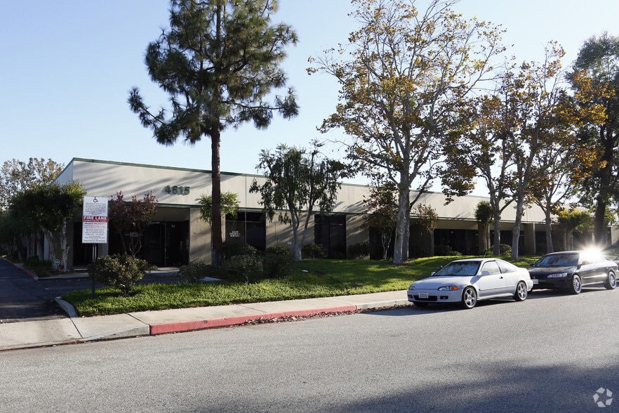 More Photos Of 4615 Industrial St, Simi Valley Warehouse For Lease