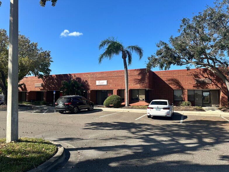 More Photos Of 4900 Creekside Dr, Clearwater Light Distribution For Lease
