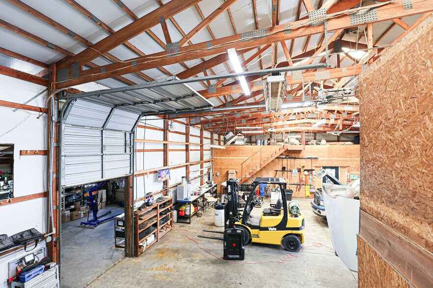 More Photos Of 430 US-62 E, Eddyville Auto Repair For Sale