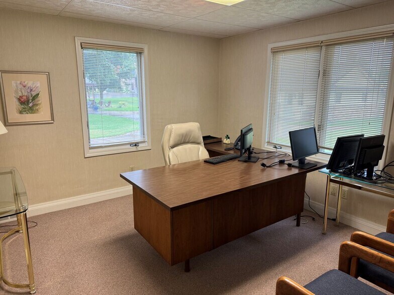 More Photos Of N4080 Hwy E, Freedom Office For Sale