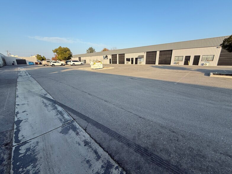 More Photos Of 3624 Buck Owens Blvd, Bakersfield Light Manufacturing For Lease