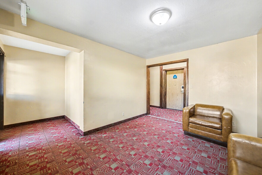 More Photos Of 386 E 300 S, Kanab Hotel For Sale