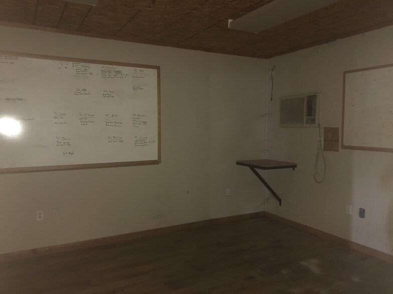 More Photos Of 1400 W Marvin Ave, Waxahachie Warehouse For Sale