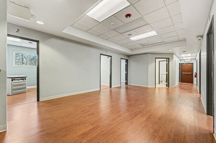 More Photos Of 2950 Crooks Rd, Rochester Hills Healthcare For Lease