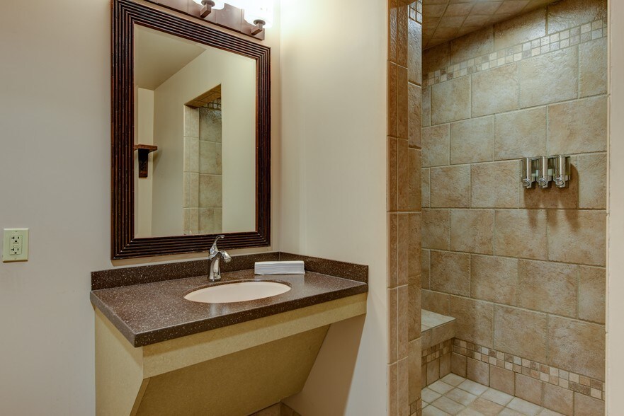 More Photos Of 607 Market St, Knoxville Office For Lease