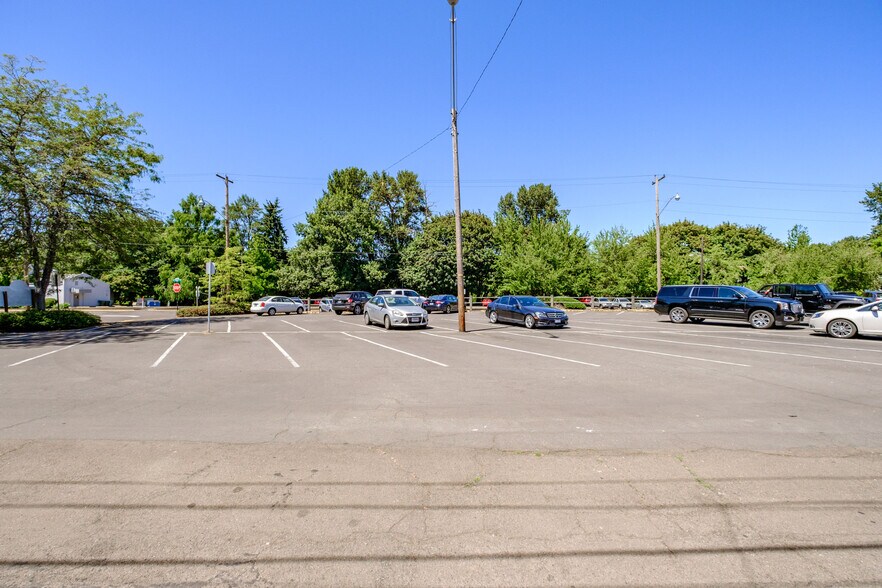 More Photos Of 333 1st Ave W, Albany Apartments For Lease