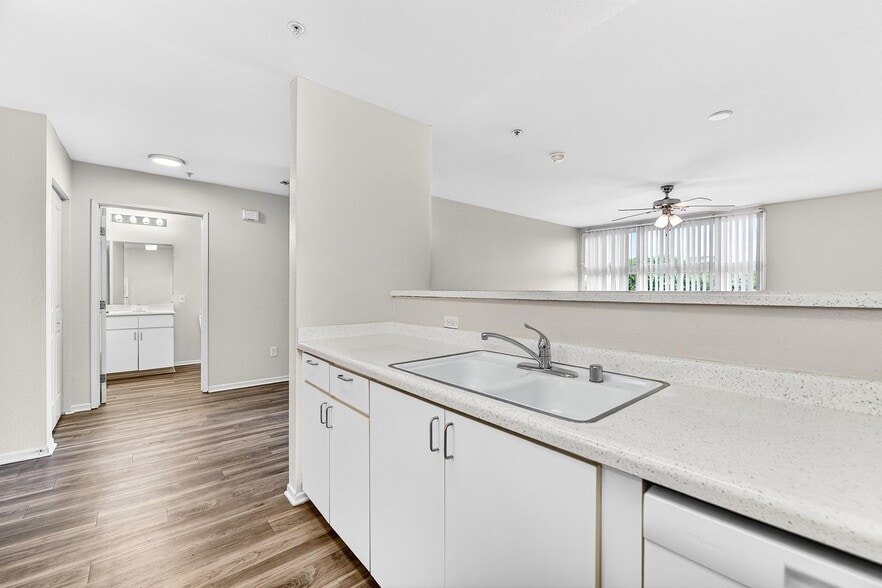 More Photos Of 900 F St, San Diego Apartments For Lease