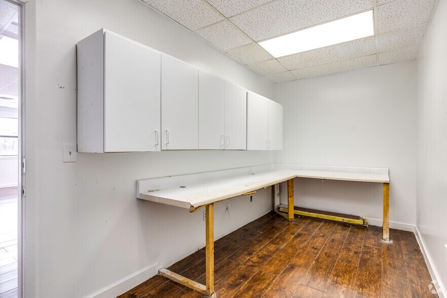 More Photos Of 4155 Dow Rd, Melbourne Unknown For Lease