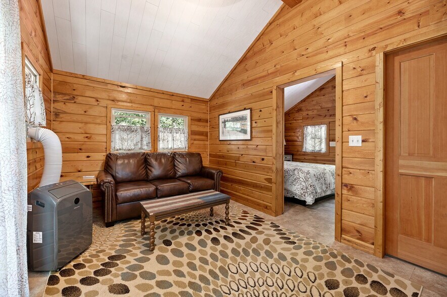 More Photos Of 10888 Rimrock Pl, Spearfish Hotel For Sale