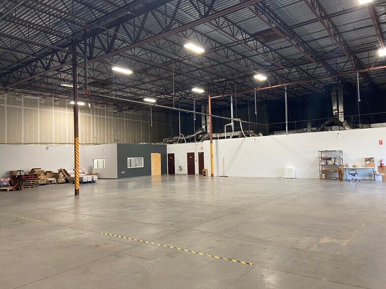 More Photos Of 6881 Kingspointe Pky, Orlando Flex For Sale