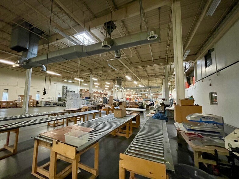 More Photos Of 60 Pulpit Rock Rd, Pelham Manufacturing For Lease