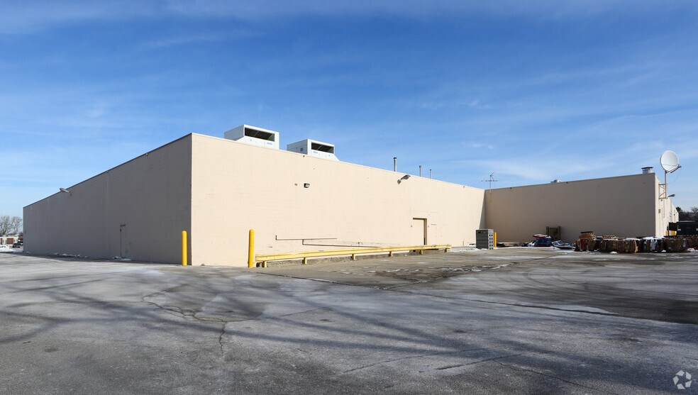 More Photos Of 1155 E Oakton St, Des Plaines Freestanding For Lease