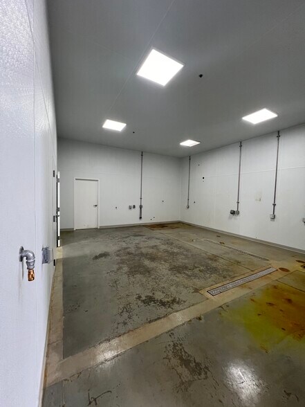 More Photos Of 271 S American Way, Payson Industrial For Lease