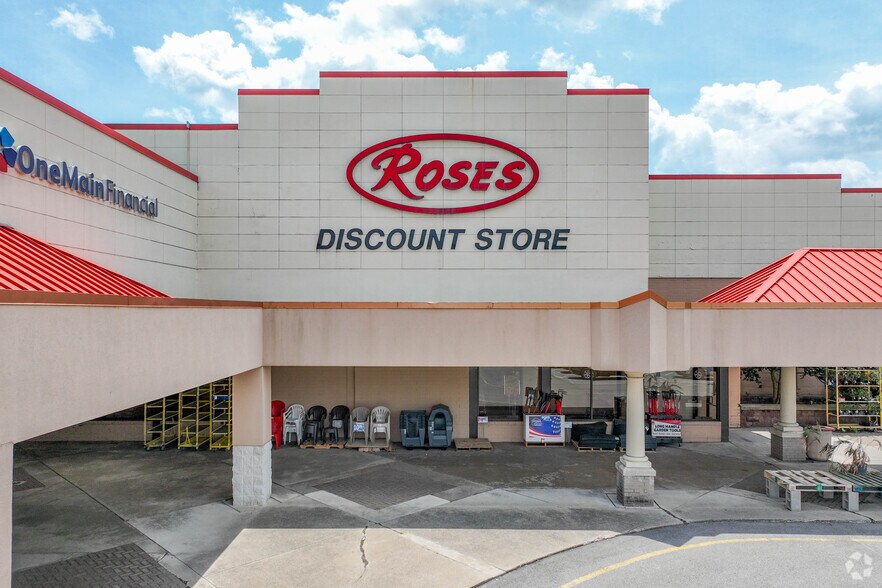 More Photos Of 200-300 Hillcrest Shopping Ctr, New Kensington Unknown For Lease