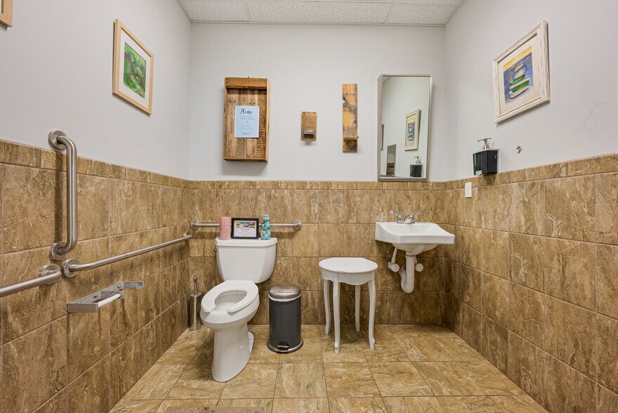 More Photos Of 6 New York Ave, Sound Beach Bar For Sale