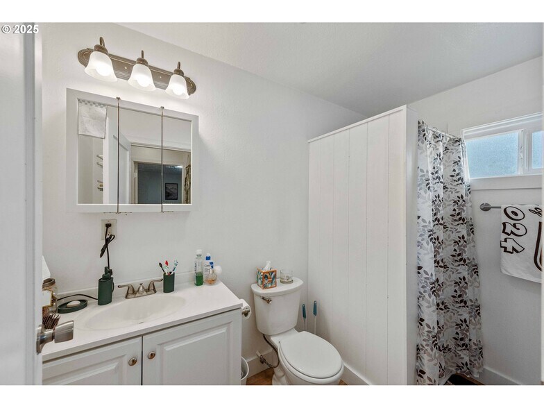 More Photos Of 1900 Monroe St, North Bend Apartments For Sale