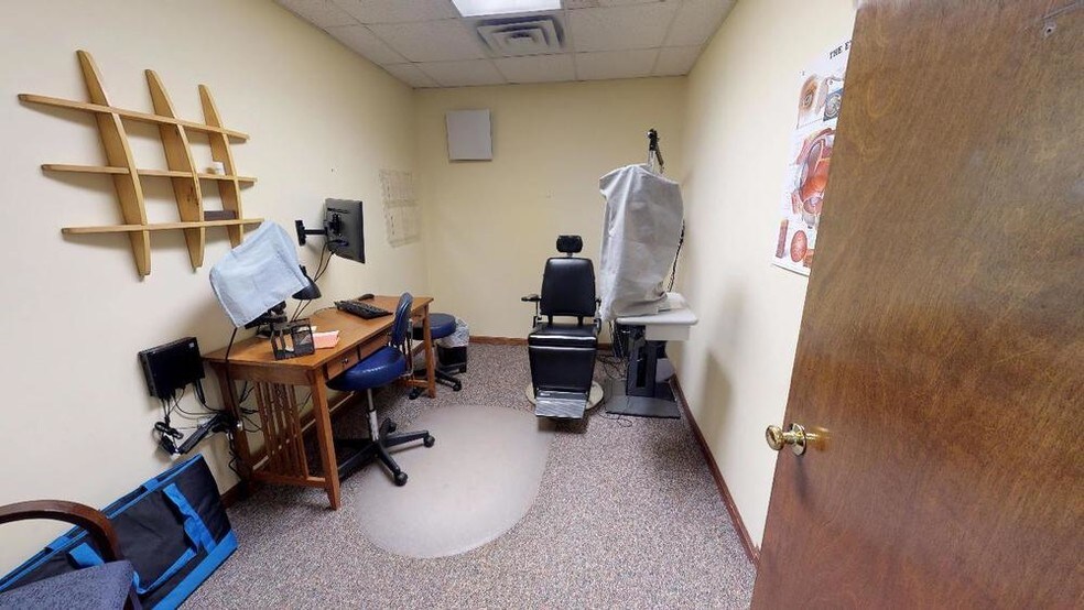 More Photos Of 4320 5th Ave, Marianna Medical For Lease
