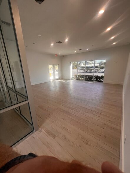 More Photos Of 2407 Periwinkle Way, Sanibel Storefront For Sale